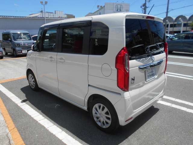 後ろのドアは、両側とも手動スライドドアとなっています♪