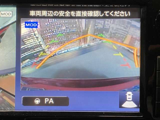 【バックカメラ】運転席から画面上で安全確認ができます。駐車が苦手な方にもオススメな便利機能です。