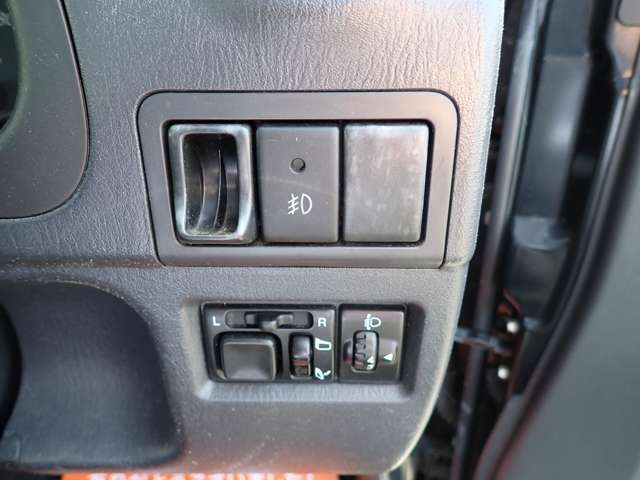 お値段お手頃価格車！！当店おススメの1台となっております。お問い合わせ・ご来店の際はカーセンサーを見た！とお伝え下さい。