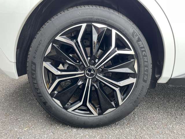 19インチアロイホイール （SEVILLA）205/55R19