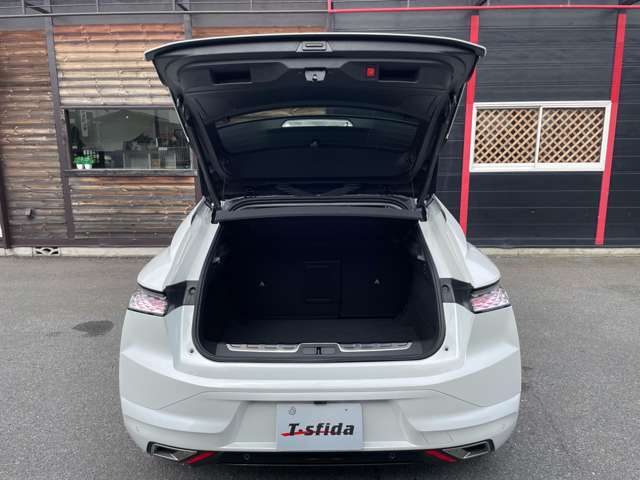 ハンズフリー電動テールゲート