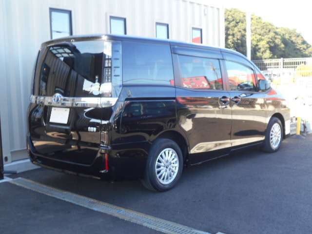 オートステーションはお客様に、安心と信頼をお届けする為、全車に安心国交省指定工場での車検、整備付。納車点検整備と違い、無認可の工場での整備、及びユーザー車検、整備ではございませんのでご安心下さい。