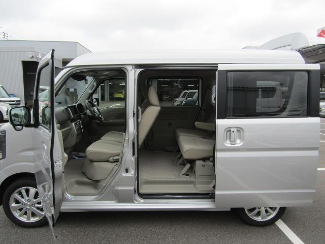 当社はスズキ正規ディーラーとしてスズキ車をメインに県内3店舗で常時100台以上展示、販売しています。