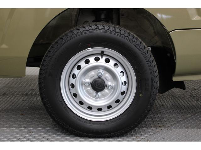 しっかり路面を捉えるタフなタイヤと、車体とマッチした実用的なホイールデザイン。見た目も走りも抜かりない、頼れる足回りが魅力です！