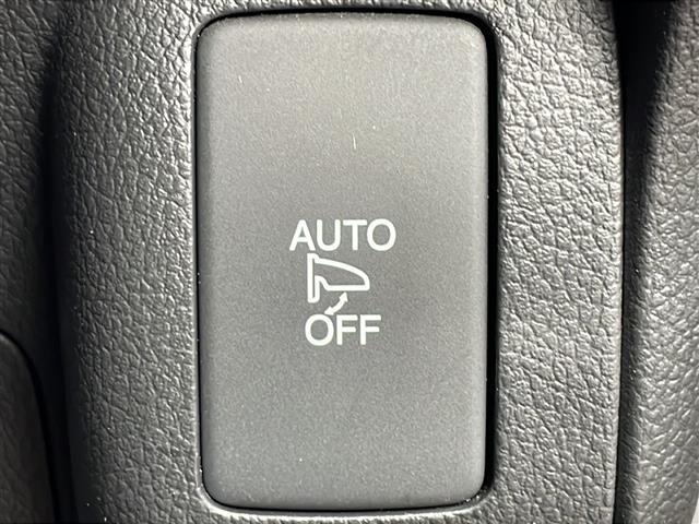 運転席操作部の画像です。店舗にて現車の確認もいただけますので、お電話で在庫のご確認の上是非ご来店くださいませ！！！ワクワクするクルマ選びをご提案します！