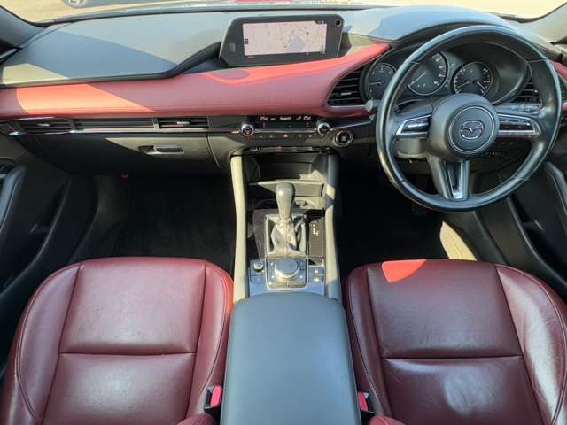 【整備工場完備】ご安心してお乗り頂くため環境を整えております。お車の定期メンテナンスの他、車検やタイヤ交換などもお任せください！