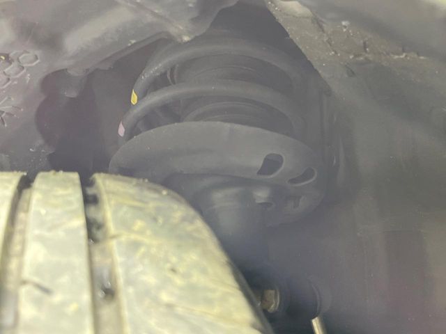 お車を安心してお乗りいただく為には、足回りの定期点検が欠かせません。サービスサポート（有償保証）では無料点検もご提供しており、安心のカーライフをお過ごしいただけるサポート体制が整っています。