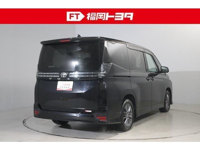 トヨタ認定中古車、評価4。キズ、へこみが少なく全体的に良好です。