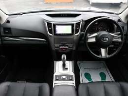 すっきりとしたレガシィツーリングワゴンらしいデザインのダッシュ回り！フロントビューの視認性もよく運転しやすいと思います★