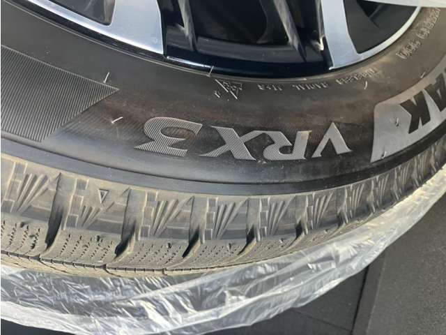 このお車の取扱説明書とナビの説明書、整備記録簿（メンテナンスノート）が積込まれています。整備記録簿は、このお車の過去の整備記録が記されていますので、今までの点検・車検等の内容がよくわかります！