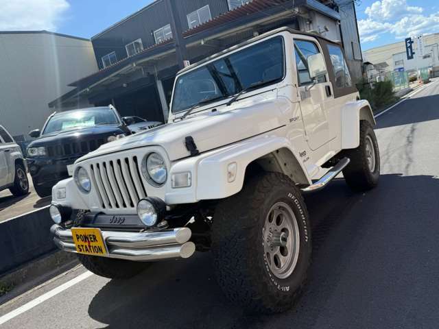 ジープ専門店自信の内外装禁煙上質車！