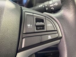 【アダプティブクルーズコントロール】高速道路での長距離走行が楽に！！自動で速度を保つクルーズコントロールが、衝突軽減システムと連携し、前方の車両を感知して車間を保つように速度調節してくれます！！