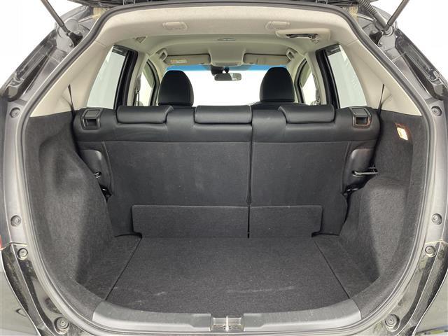 【トランク】積み込みやすくて、たっぷり積める荷室です。シートアレンジできるものは、乗車人数と荷物の量や大きさによってシートを動かすことができるので、より快適なドライブが可能です！