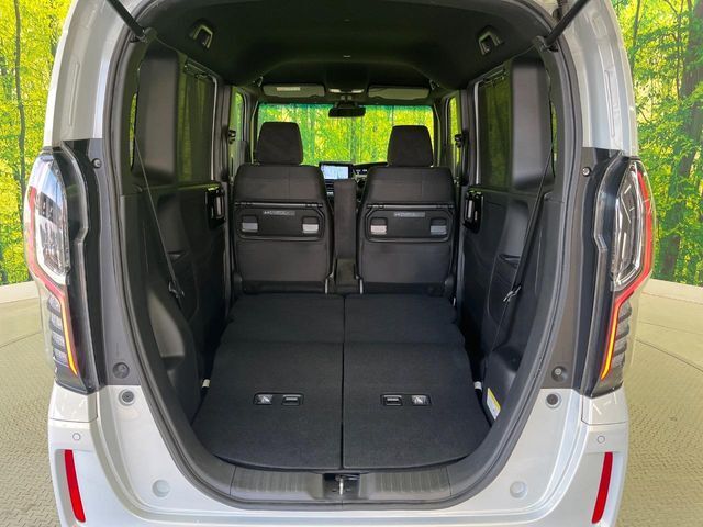 普段のお買い物や通勤、送迎等に十分な荷室スペースを確保しております。セカンドシートを倒すと、大きな荷物の積載も可能です♪