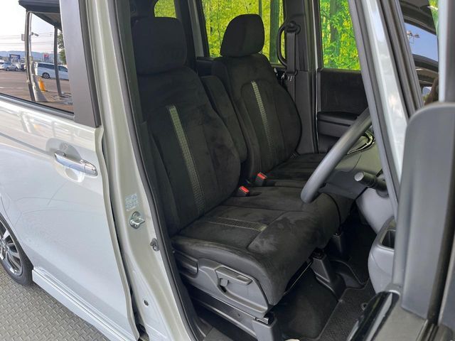 運転席シート廻りは使用感も少なく、良好な状態となっています。丁寧に使われていたことがよくわかりますね。