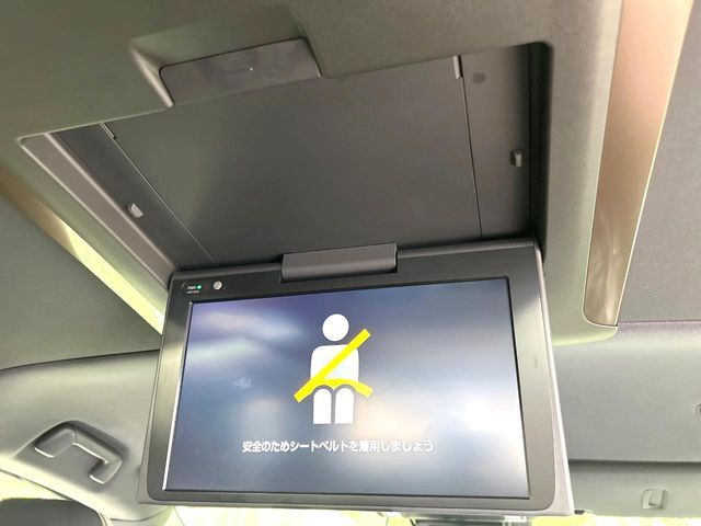 【フリップダウンモニター】大画面モニターで後席でもエンタメをお楽しみいただけます。小さなお子様にも大人気の装備です♪