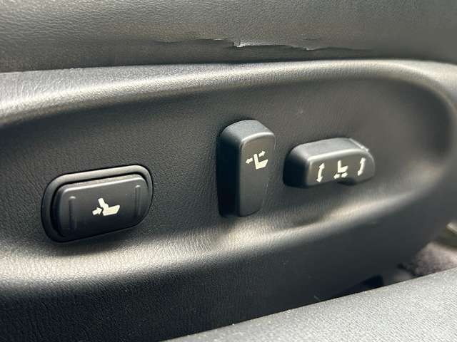 運転席、助主席共にパワーシート装備です！