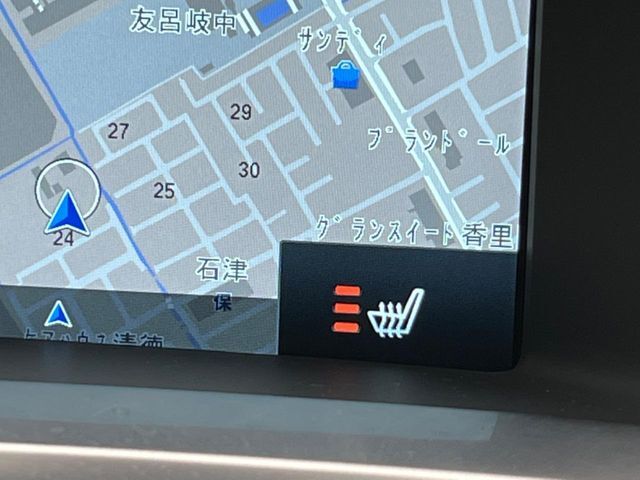【シートヒーター】寒い日に重宝するシートヒーター！エアコンより早く温まってくれるので寒がりの人も安心ですね。エアコンの温風は乾燥するから苦手、という方にもをおすすめです。