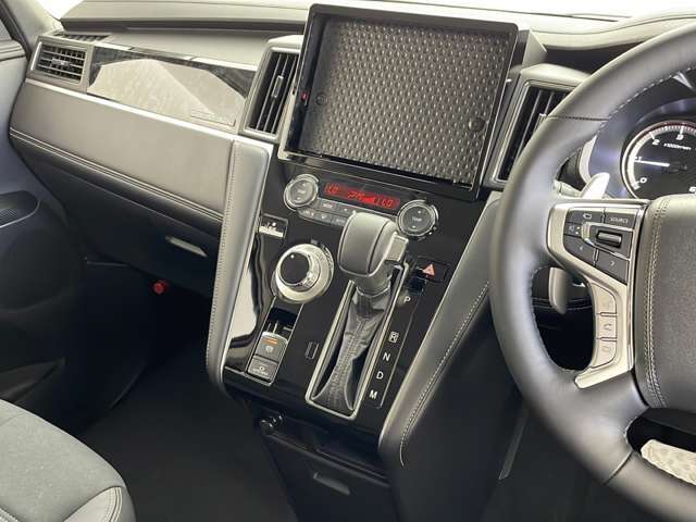 【運転席操作部】快適なドライブを楽しむための機能が装備されています！運転席から触れるので、使いやすいです！除菌プランいれていただくと、さらに清潔で安心していただけます！