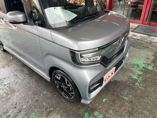 TAXは、プロの技術とプライドをもって、一物一価といわれる中古車に「安心」をお付けして、日本全国の皆様を笑顔にするカーライフをお届けします。