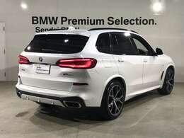 BMW xDriveの魅力は、走行状況と路面状況の変化をリアルタイムに把握し、4輪のトラクションを絶えず最大限に保つことで、どんなコンディションにおいても揺るぎない走りを実現させてくれます。