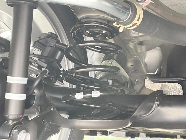 お車を安心してお乗りいただく為には、足回りの定期点検が欠かせません。サービスサポート（有償保証）では無料点検もご提供しており、安心のカーライフをお過ごしいただけるサポート体制が整っています。