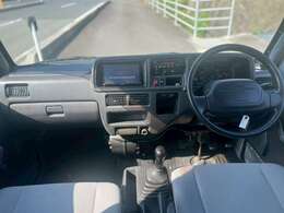 広々運転席で視界も良好です！