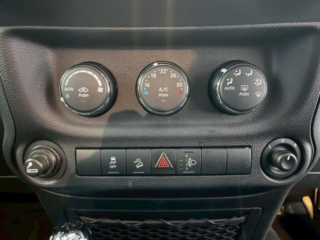 エアコンスイッチは大きく、操作しやすいです。