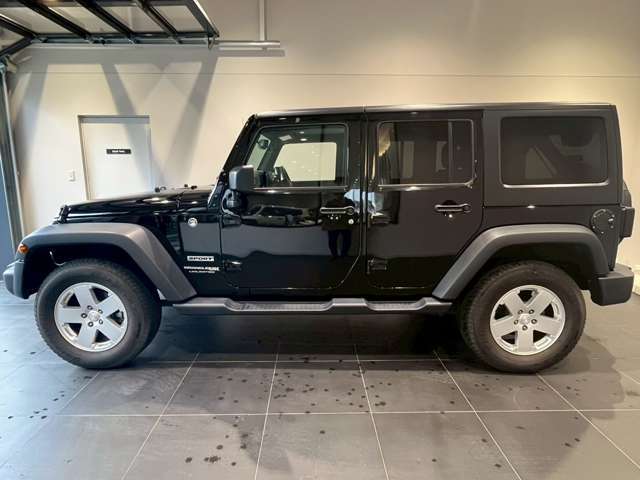 jeepの歴史がつめこまれたデザインです。