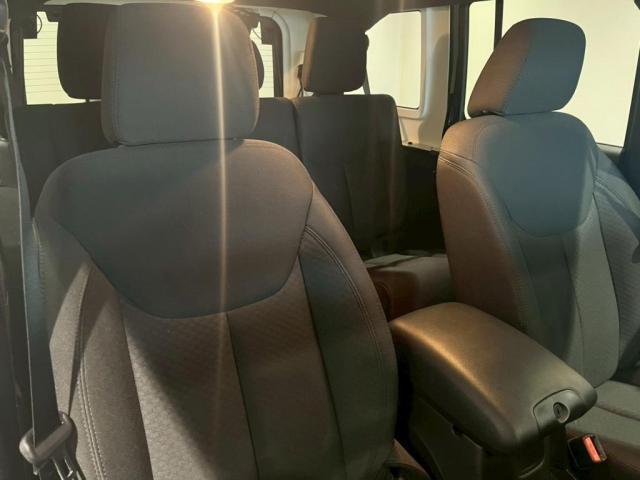 ファブリックシートは柔らかく、座り心地が良いです。