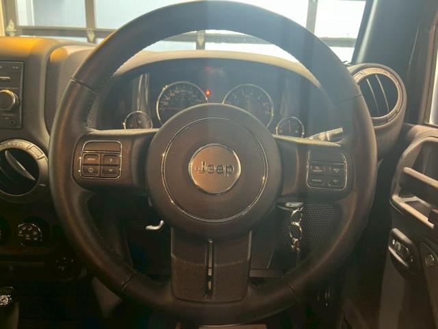 ステアリングも大きなスレ等なくきれいな状態です。