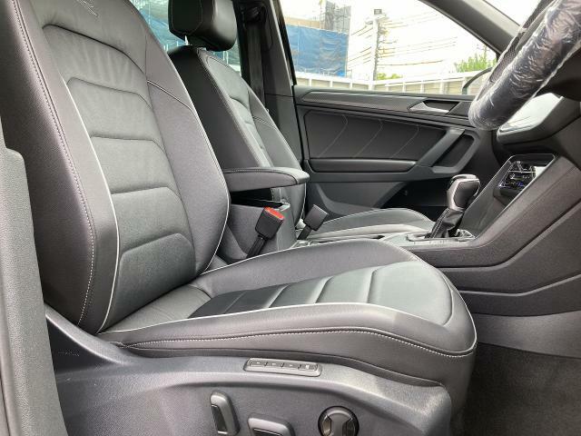 ブラック基調のフルレザーシートパッケージです。前後座席にはシートヒーターも装備、寒い季節には大変うれしいアイテムです。