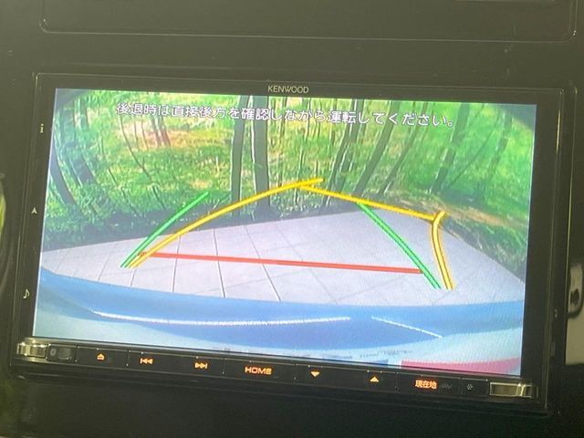 【バックカメラ】駐車時に後方がリアルタイム映像で確認できます。大型商業施設や立体駐車場での駐車時や、夜間のバック時に大活躍！運転スキルに関わらず、今や必須となった装備のひとつです！
