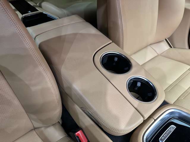 ご遠方の場合でも、下取り車両の金額を概算でお出しすることは可能でございます。車検証をお手元に、走行距離をご確認の上お問い合わせくださいませ。