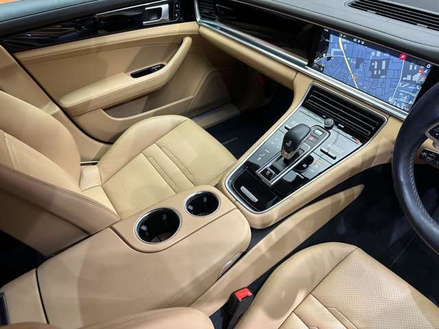 輸入車ディーラー採用のドライブレコーダーも選べます。万が一の事故の際のお守りとしていかがでしょうか？その他様々なオプションをご用意しております。