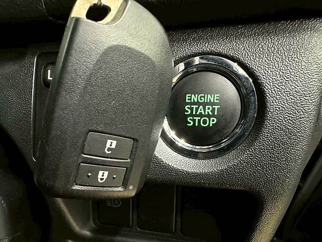 車内へのアクセス楽々、今や必須アイテムの「スマートキー」には、キー複製防止「イモビライザー」まで備わっております。