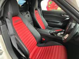 レザーパッケージ/ナビパッケージが装着された車両です。