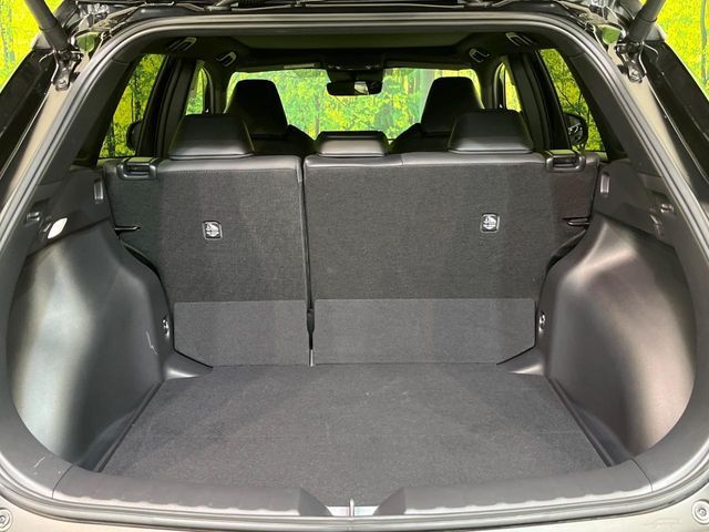 普段のお買い物や通勤、送迎等に十分な荷室スペースを確保しております。セカンドシートを倒すと、大きな荷物の積載も可能です♪