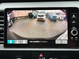後方確認はオマカセのリアカメラ付です。雨天時や夜間のバック駐車時などで特に視界の安全確認に役立ちます。