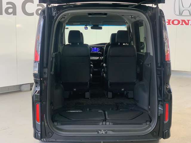 サードシートの格納で、ラゲッジルームも広く、たくさんのお荷物が詰めます！