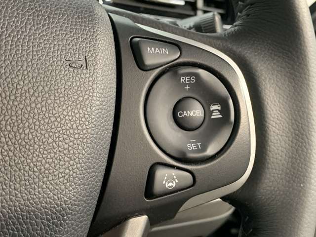 ホンダセンシング付きです！様々な安全装備と運転支援装置があなたを危険から守り運転の負担も軽減してくれます！操作は簡単ですので心配はしないで下さい。