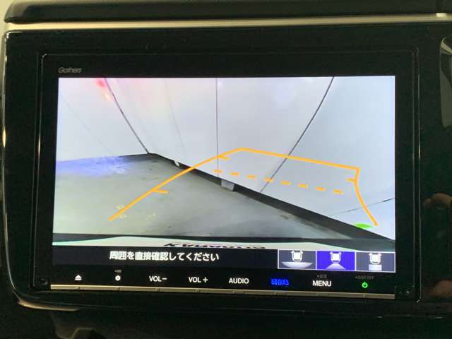 バックギアに入れるだけで自動でリヤカメラに切り替わります！車庫入れやバックが苦手な方にオススメ！