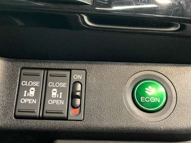 両側電動スライドドア搭載しております！キーレスでの操作も出来ますので便利な機能です。