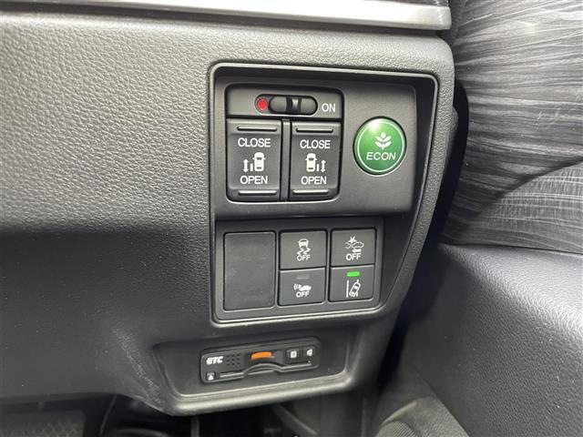 【運転席操作部】快適なドライブを楽しむための機能が装備されています！運転席から触れるので、使いやすいです！除菌プランいれていただくと、さらに清潔で安心していただけます！