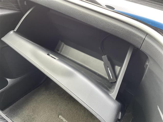 【グローブボックス】車検証ケースや、日頃使う小物類の収納に便利ですね！◆ご来店予約受付中！無料の来店予約は【来店予約をする】ボタンから！◆
