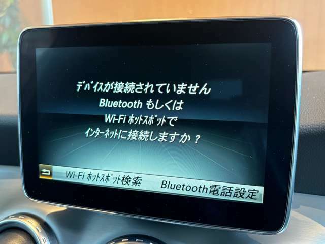 手持ちのiPhoneと接続することで、車内のディスプレイを使って音楽や通話を楽しめます！