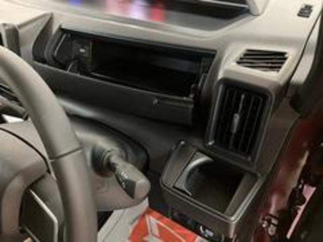 【キーフリーシステム】電子キーをポケットやカバンに入れて携帯しているだけでドアの開け閉めやエンジンのON/OFFが出来ます☆　また、イモビライザー機能も備わっていますので盗難対策もバッチリです☆