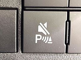 【クリアランスソナー】バンパーに付いたセンサーが障害物を検知！一定の距離に近づくとアラートで教えてくれます♪狭い駐車スペースや車庫入れ時も安心ですね☆