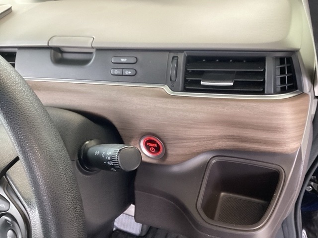 スマートキーシステム搭載ですので、ハンドル横のスイッチを押せば、エンジンスタート！
