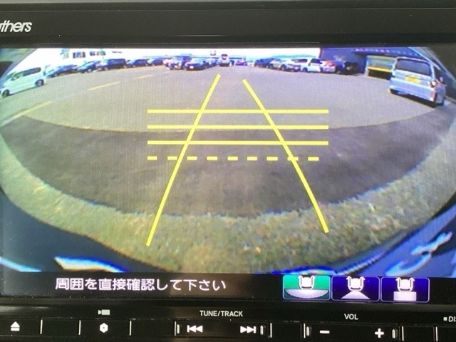 バックモニターにガイド線表示付きなので車庫入れも安心【カメラアングルは3パターンから選べます】知らない道でも安心して楽しくお出かけができます。